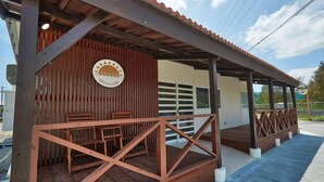 Outdoor dining - Sesoko Villa (Motobu)