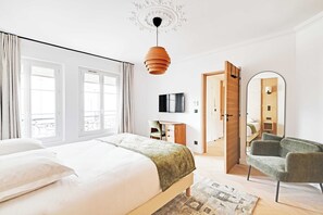 Desk, iron/ironing board, Internet, bed sheets - Splendid Apartment AC- 4BR/8P - Paris 2 (Paris)