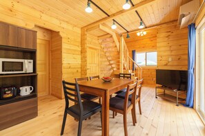 Dining - Regina Ishigaki Logteria I (Ishigaki)