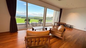 Living area - Soranoniwa Crescent Moon (Nihommatsu)