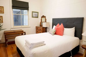 Iron/ironing board, internet, bed sheets