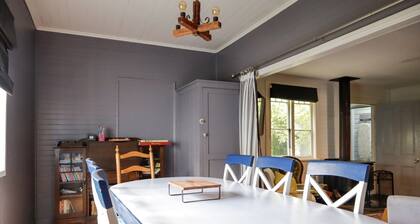 Spacious 4-Bed Home in Central Tenterfield