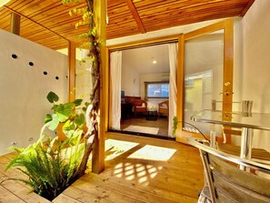 Interior - Coco De Mer (Shimoda)
