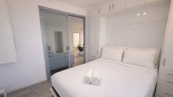 办公桌、熨斗/熨衣板、上网接入、床单