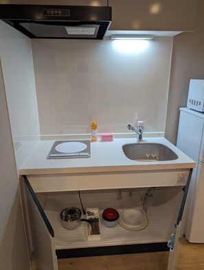 Fridge, microwave, stovetop, electric kettle - Star Minami-Senju 202 (Taitō‑ku)