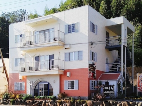 Exterior. Minshuku Aoshima