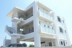 Exterior - Parinaka Weekly <miyakojima> (Miyakojima)
