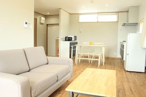 Living area - Parinaka Weekly <miyakojima> (Miyakojima)