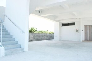 Property grounds - Parinaka Weekly <miyakojima> (Miyakojima)