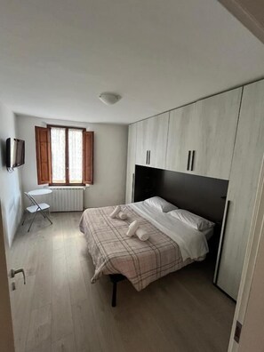 Soundproofing, iron/ironing board, free WiFi - casa di alfredo (Siena)