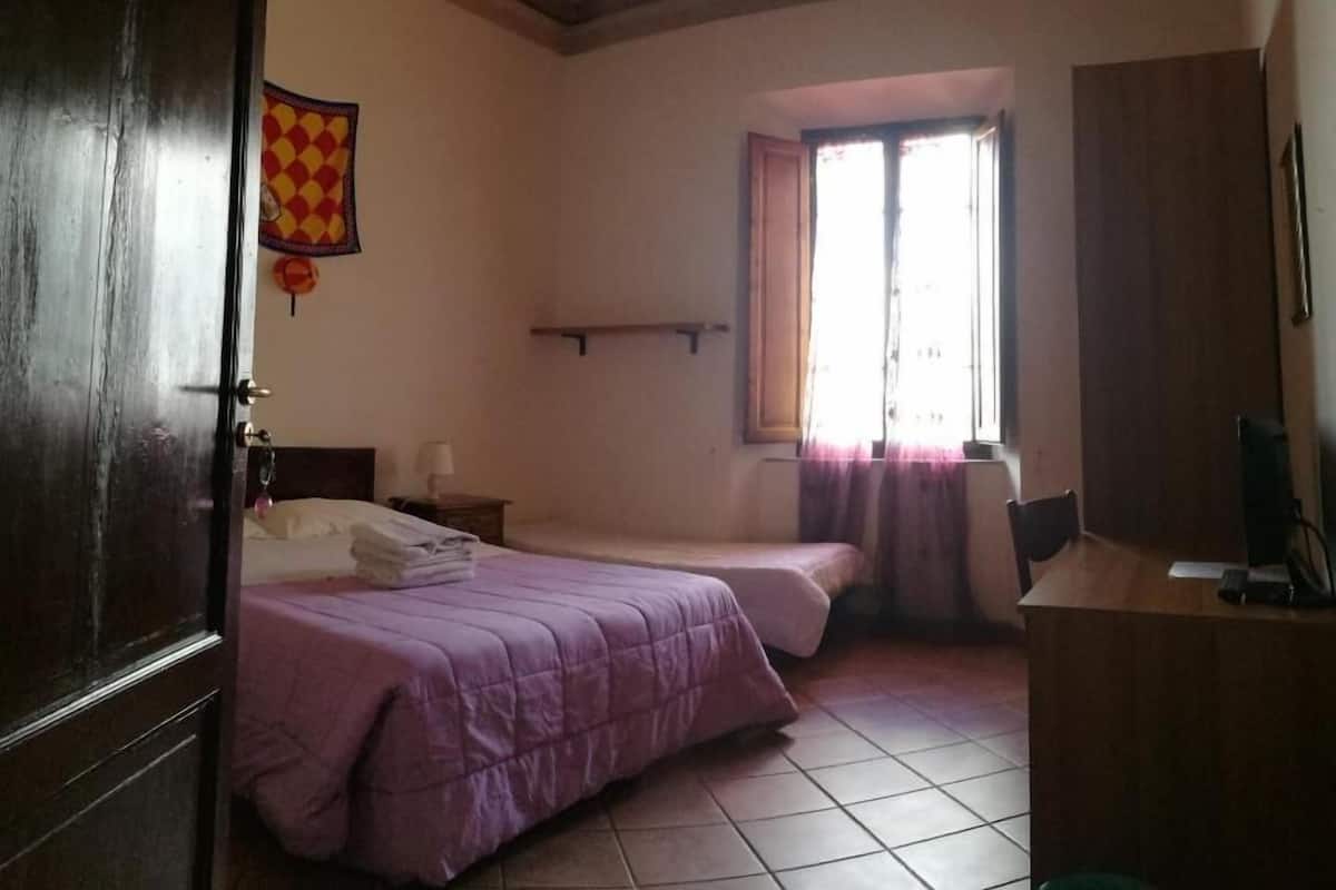 Basic Triple Room, City View | Soundproofing, iron/ironing board, free WiFi