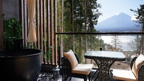 Outdoor dining - Kumonoue Fuji Hotel (Fujikawaguchiko)