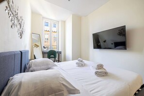 2 slaapkamers, een bureau, een strijkplank/strijkijzer, internet