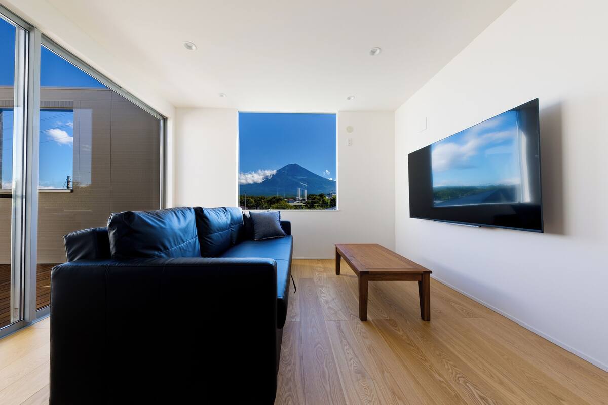 Living area | TV, pay films