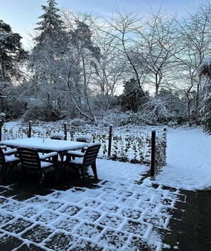 Outdoor dining - Spacious Ground-Floor Apartment in Lochem (Lochem)