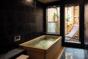 Interior - Izumigaya Craft Inn Waraku (Shizuoka)