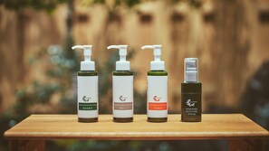 Bathroom amenities - Izumigaya Craft Inn Waraku (Shizuoka)