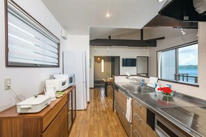 Private kitchen - Isola Villa Amami (Tatsugo)