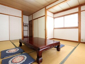 Interior - Annex Kawanatsu (Shinonsen)