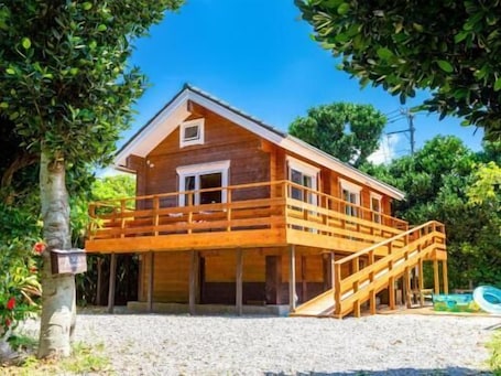 Exterior. Akeeesi365