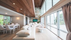 Living area - Sunset & Villa Spa Resort (Miyakojima)