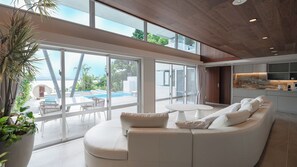 Living area - Sunset & Villa Spa Resort (Miyakojima)
