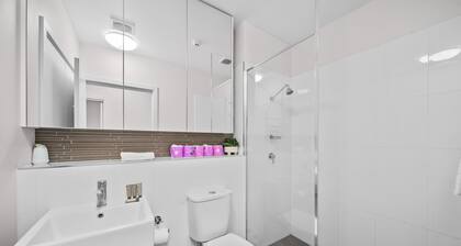 Bright 1-Bed Apartment in Greenway