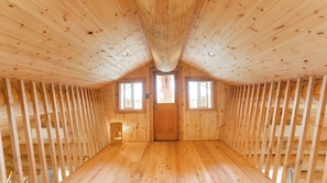 Interior - Warayunya (Higashi)