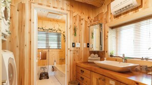 Bathroom - Warayunya (Higashi)
