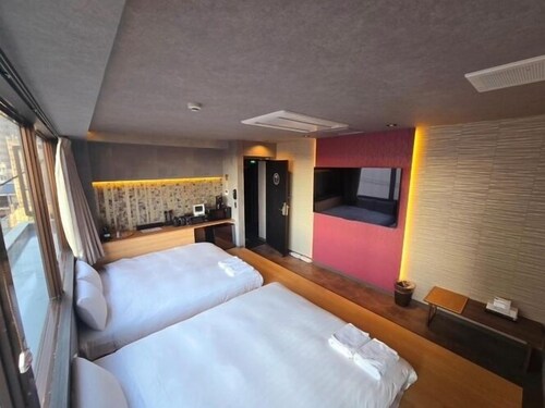 Ping Pong Hotel & Cabin Tokuyama Ekimae / Ping Pong Residence Kojimachi