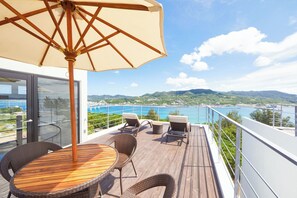 Outdoor dining - E-horizon Resort Premium Sesoko E (Motobu)