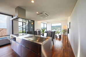 Private kitchen - E-horizon Resort Premium Sesoko E (Motobu)