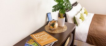 Mr. Kinjo Violette Kukomae