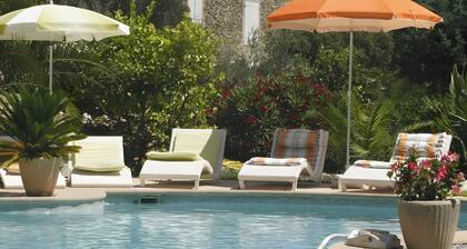 Studio-Apartment 'Chambre Soleil' mit Meerblick, Gemeinschaftspool und WLAN