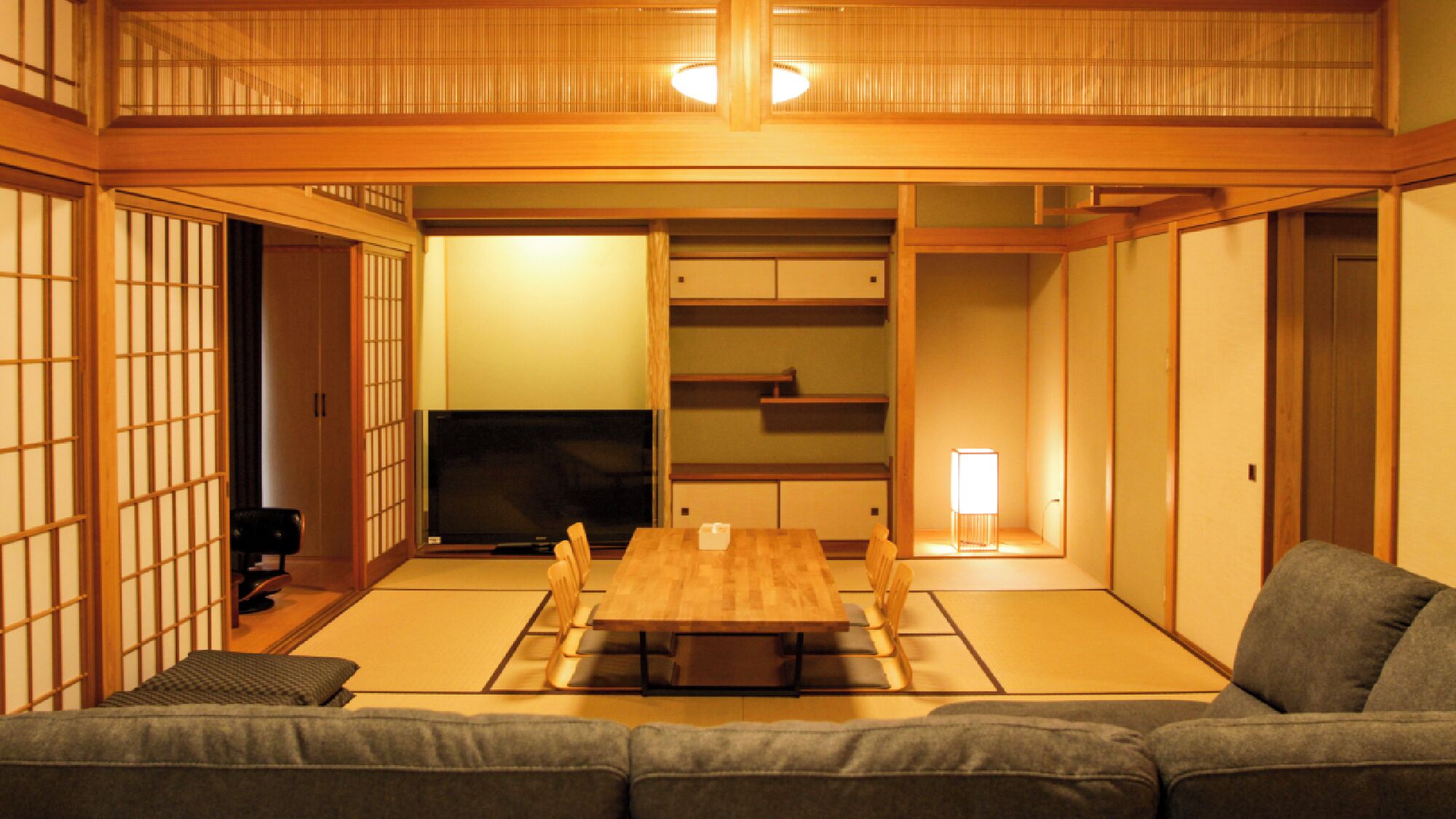 المنشأة من الداخل