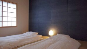 Desk, iron/ironing board - Goten Tomoe Residence (Fujinomiya)