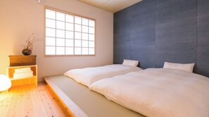 書桌、熨斗/熨衫板