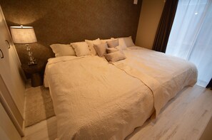 Desk, iron/ironing board - Enico. Mt. Fuji Peace (Fujikawaguchiko)