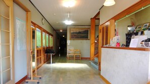 Lobby - Ryokan Hakuraiso (Matsumoto)