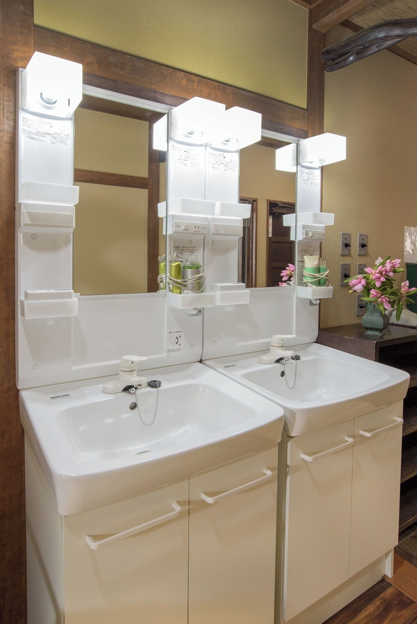 Bathroom | Hair dryer, soap, shampoo