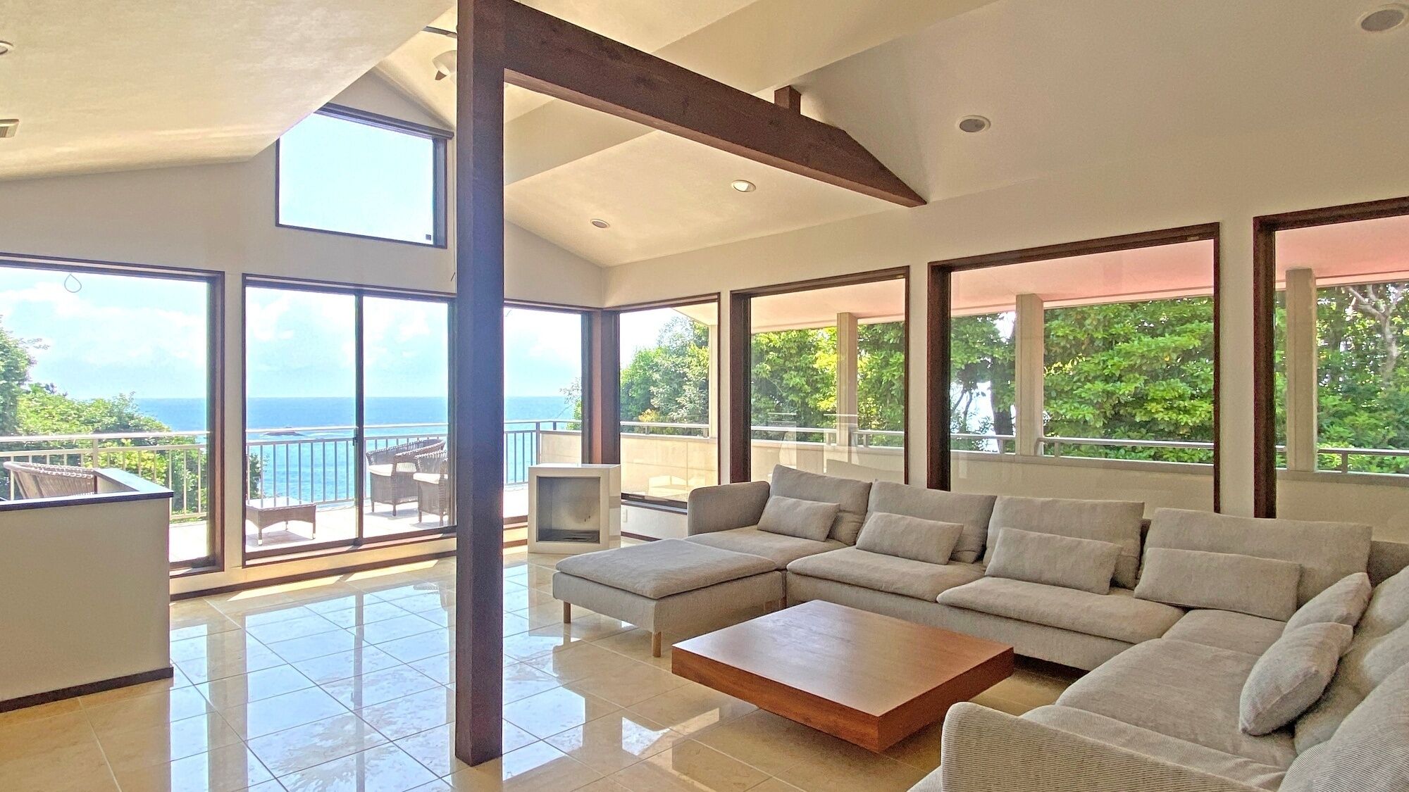 Living area | TV, pay films
