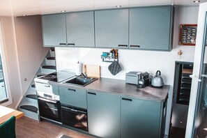 Kühlschrank, Ofen, Herdplatte, Geschirrspüler