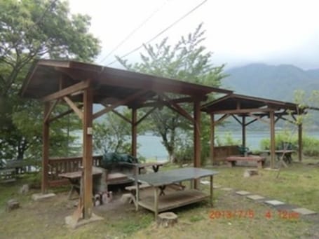 Outdoor dining. Sun Lake