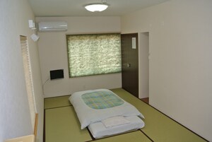 Escrivaninha, ferros/tábuas de passar roupa