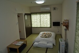 Escrivaninha, ferros/tábuas de passar roupa