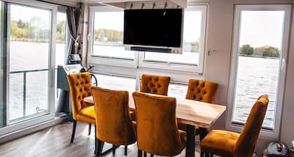 schwimmendes Ferienhaus in Berlin