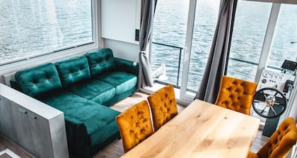 schwimmendes Ferienhaus in Berlin