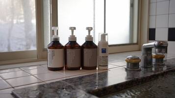 Bathroom amenities