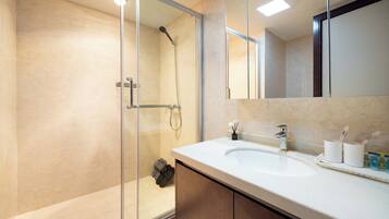 Classic Double Room, City View | Bathroom | Shower, rainfall showerhead, free toiletries, hair dryer