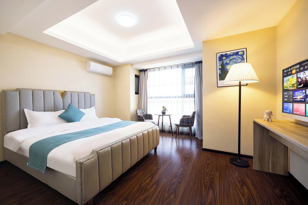 Classic-Doppelzimmer, Stadtblick | Schreibtisch, schallisolierte Zimmer, kostenloses WLAN, Bettwäsche